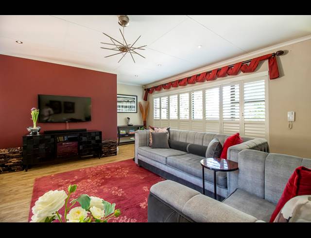 3 BEDROOM FREEHOLD TO LET IN GALLO MANOR